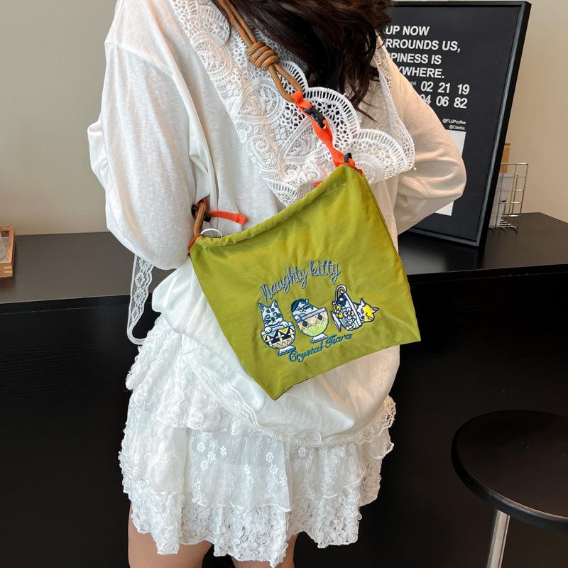 Niche Design Casual Simple Personality Fashion Women's Shoulder Messenger Bag 2025 Autumn New Foreign Style Bucket Bag