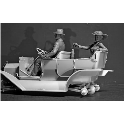 ICM 1/24 Scale American Driver & Woman 1910 Plastic Model 24013