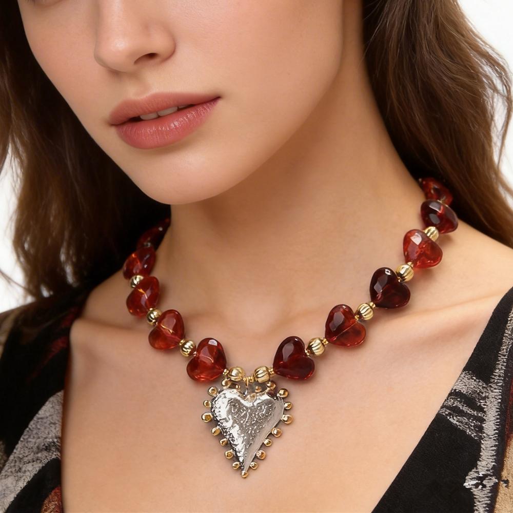Vintage Amber Resin Heart Beads Choker Necklaces for Women Trendy Love Pendant Necklace Statement Jewelry Accessories Gift