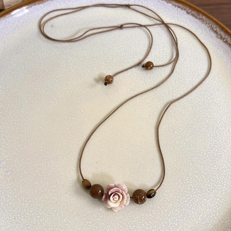 Exquisite Halskette im traditionellen chinesischen Stil Ethnischer Stil Anhänger Halskette Antike Kordel Schmetterlingsblumen-Charms Kette