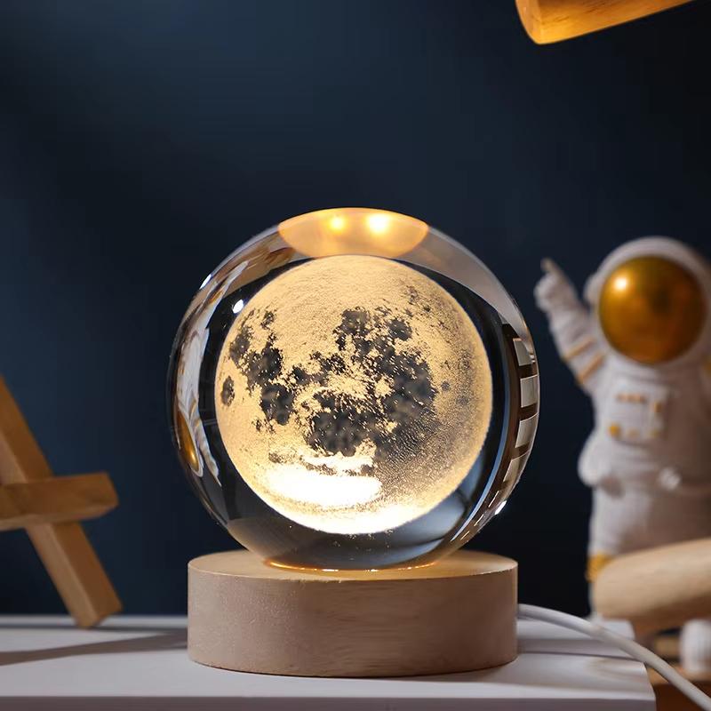 Einzigartige 3D-Kristallkugel-Nachtlicht LED-Lampe Nachttisch Leuchtende Galaxie-Lampe Saturn Planeten Mond Kinder Geburtstagsgeschenk Spielzeug 6cm