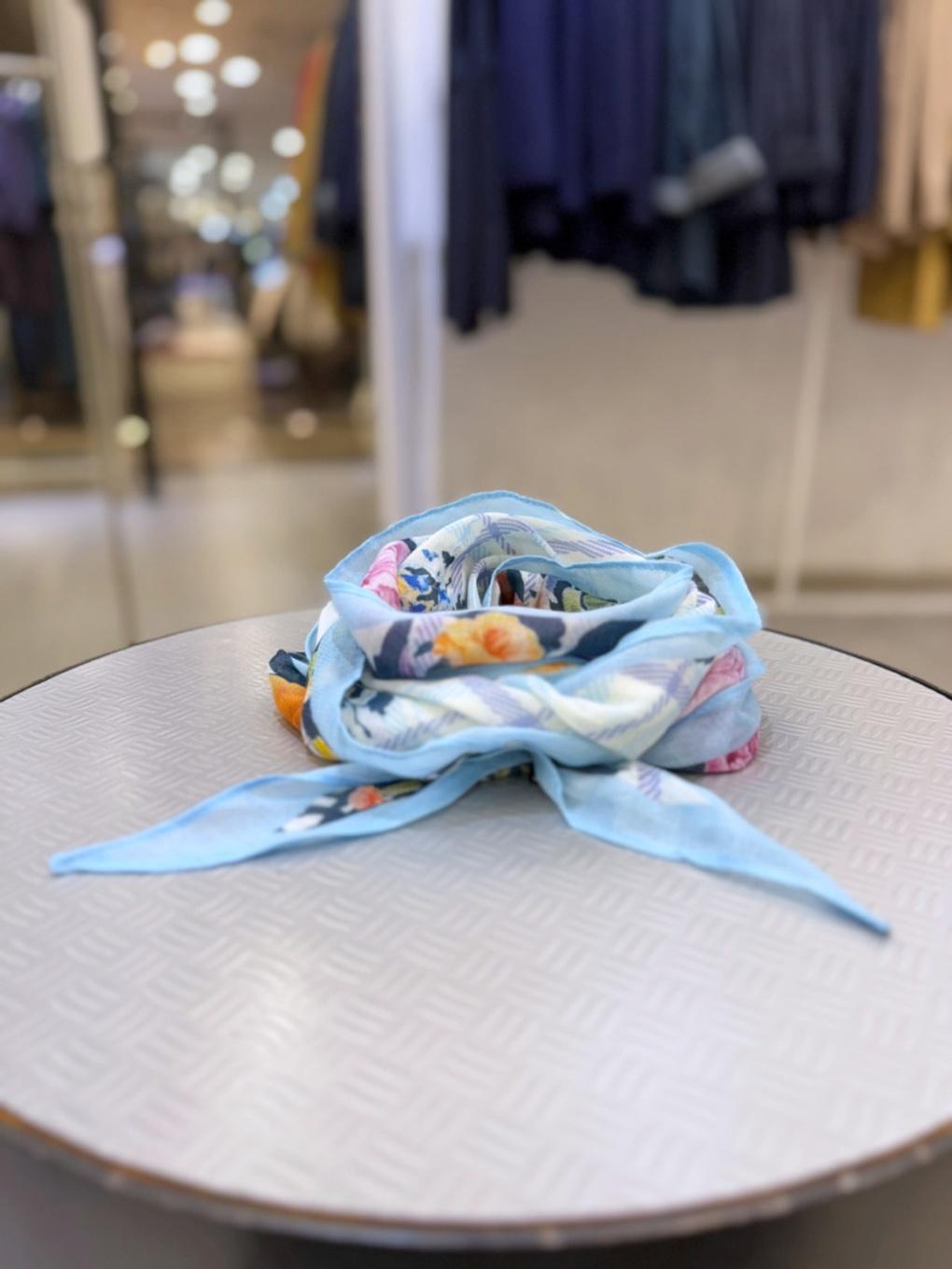 

Crocodile Lady Flower Pattern Scarf CLDMF1105