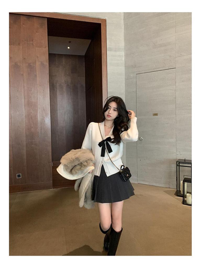 Γυναικεία Γλυκιά Πλεκτή Ζακέτα με Φιόγκο και Λαιμόκοψη V: Μοντέρνο Κοντό Στενό Φόρεμα με Μανίκια Φούσκα