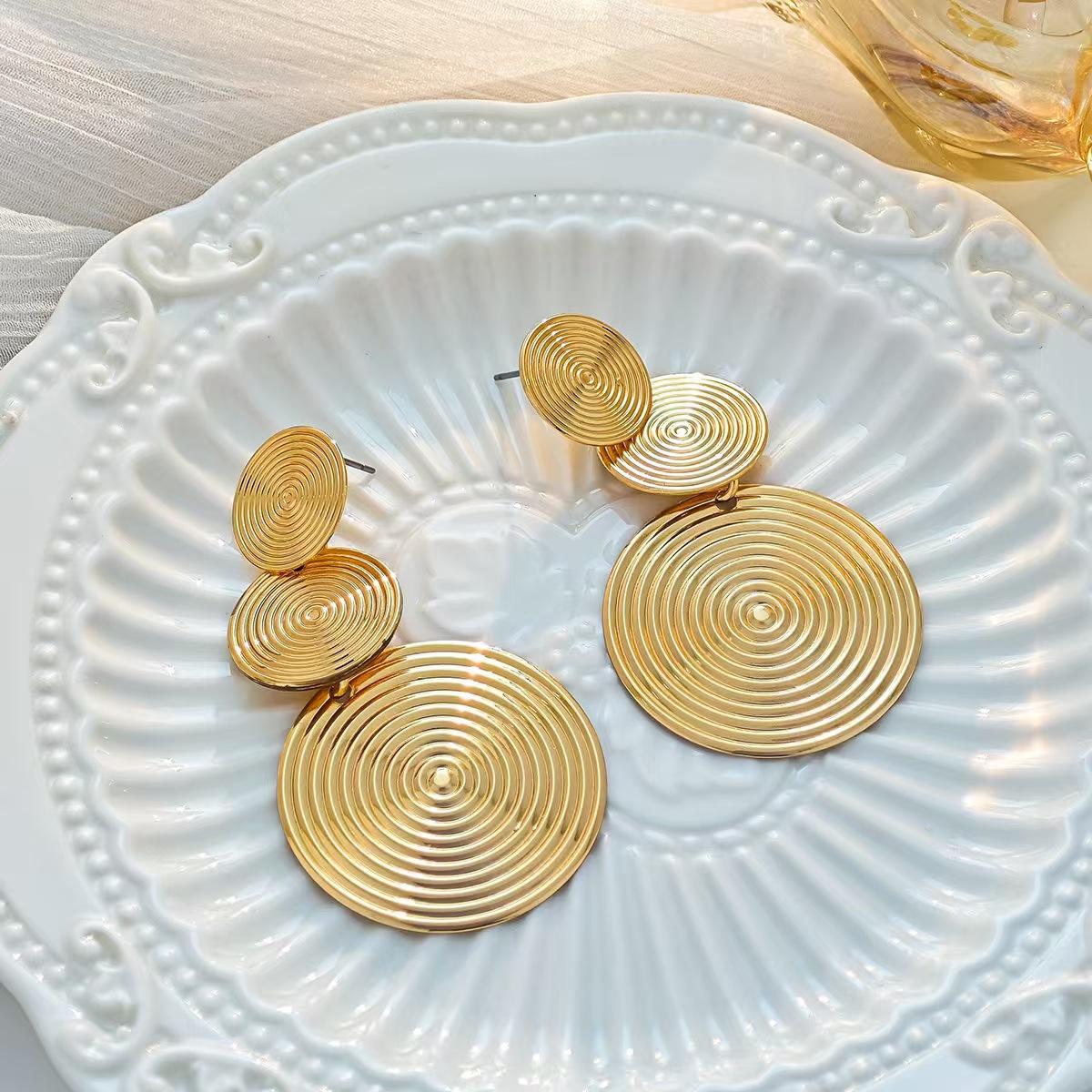 Personalized round earrings, real gold-plated simple design sense splicing mosquito coil disc earrings