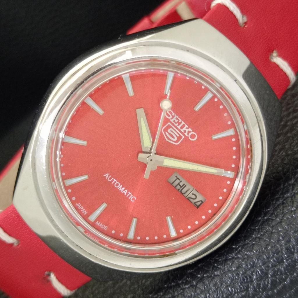 

VINTAGE SEIKO 5 AUTOMATIC 7009A JAPAN MENS RED COLOR DIAL WATCH a701487-5 R206b-a701487