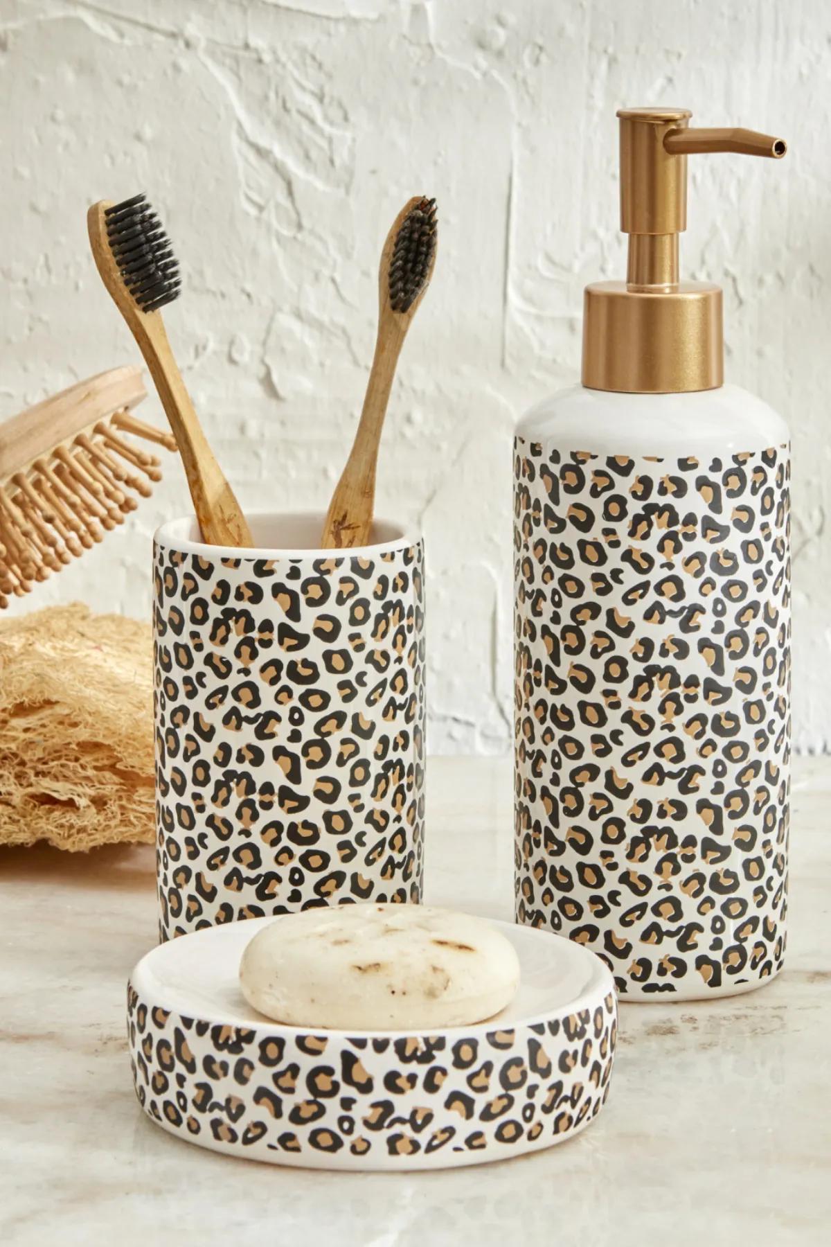 

Karaca Wild 3 Parça Banyo Seti Leopar