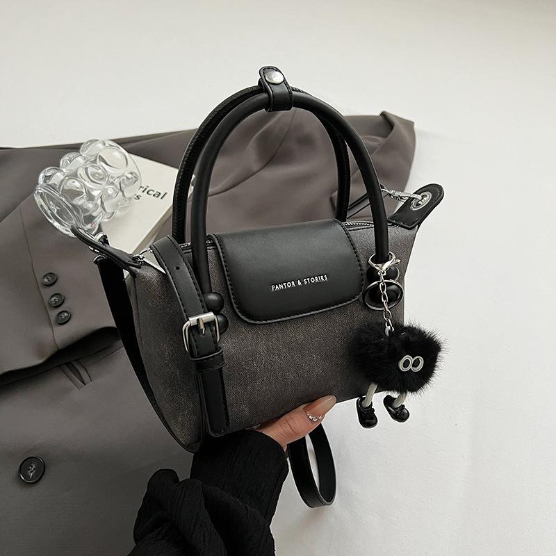 Korean Version Niche Design Single Shoulder Handbag Women's Bag 2025 New Trend High Sense Messenger Small Bag Dumpling Bag
