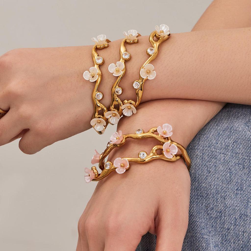 18K Gold-Plated Stainless Steel Zirconia Flower C-Shaped Open Bangle