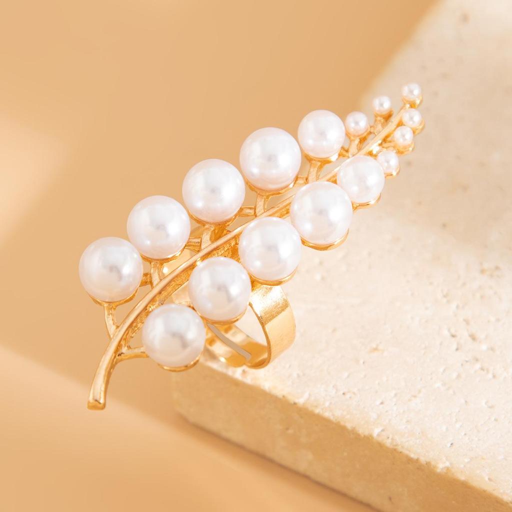 Mote stableslitasje Vind Uregelmessig legeringsringinnlegg Vindinnlagt perle dendritisk ringsett Enkel trend Høy sans for smykker for kvinner