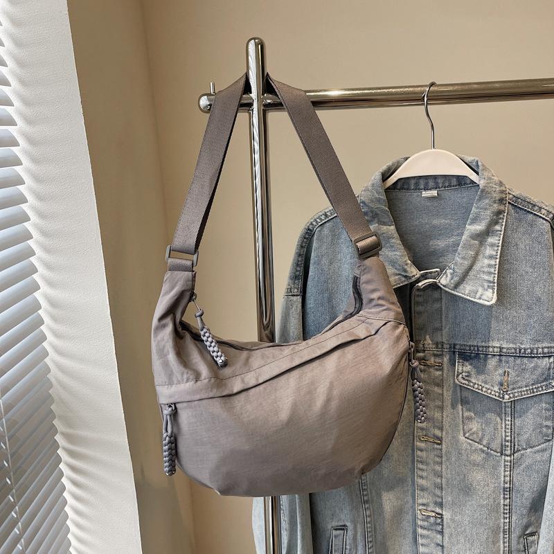 Casual dumpling bag, high-quality texture versatile large-capacity messenger bag, women's new class commuter bag