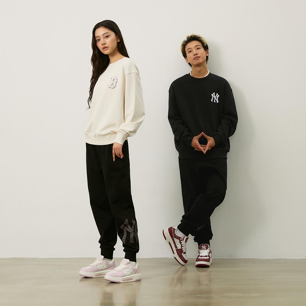 New MLB MONOGRAM Collection Boston Red Sox 24FW Long Sleeved Crew Neck Sweatshirt Unisex Hemp Cream 3AMTM1544-43CRM