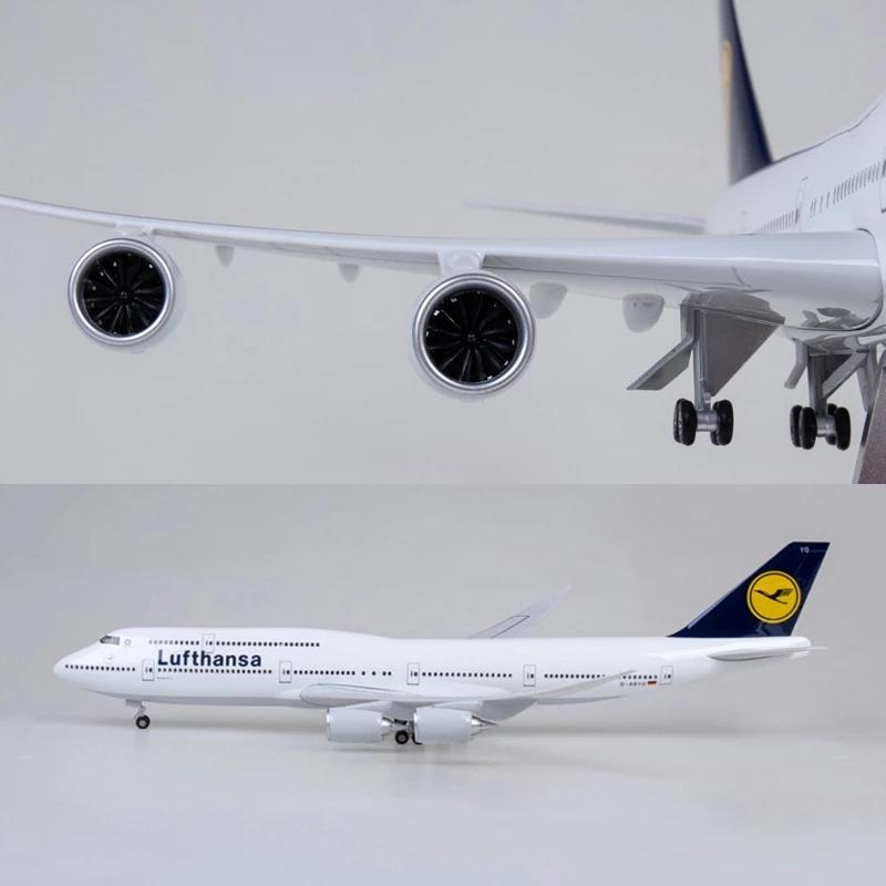 1/150 Airline 747 Plane Model B747 Lufthansa Airplane Model Light and Wheel Landing Gear Plastic Resin Plane Model Decoration