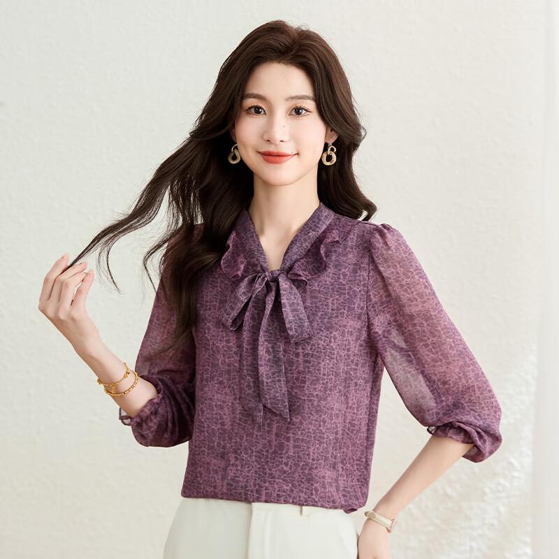 Elegantní francouzská texturovaná šifonová halenka s véčkovým výstřihem a dlouhým rukávem