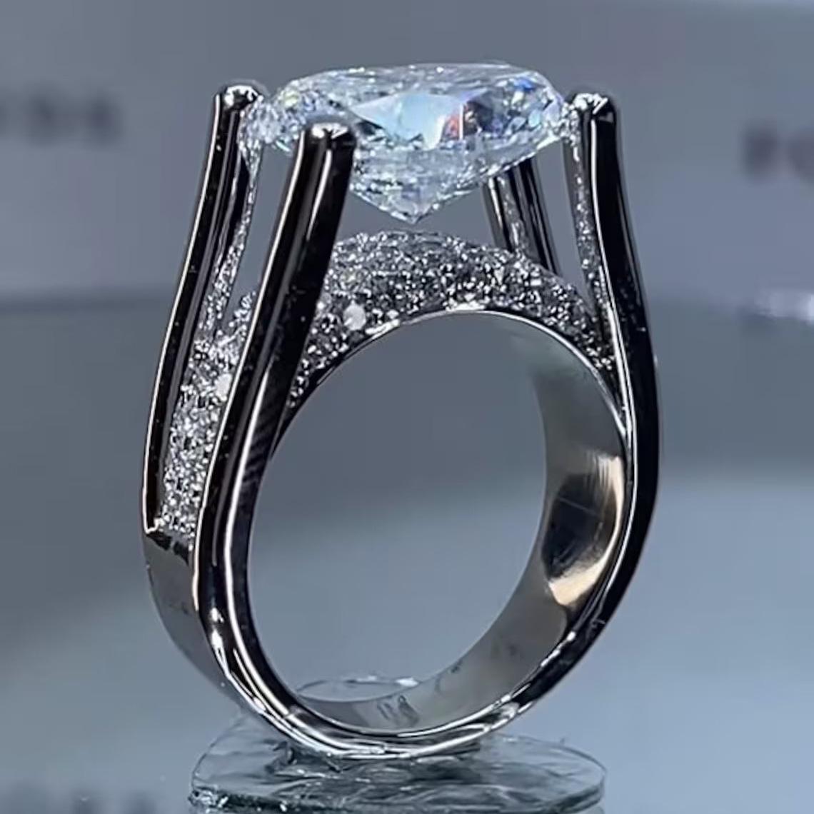 

Egg-Shaped High Carbon Diamond Engagement Ring Wedding Anniversary Heart Of Eternity Diamond Ring Ring Girl No. 10