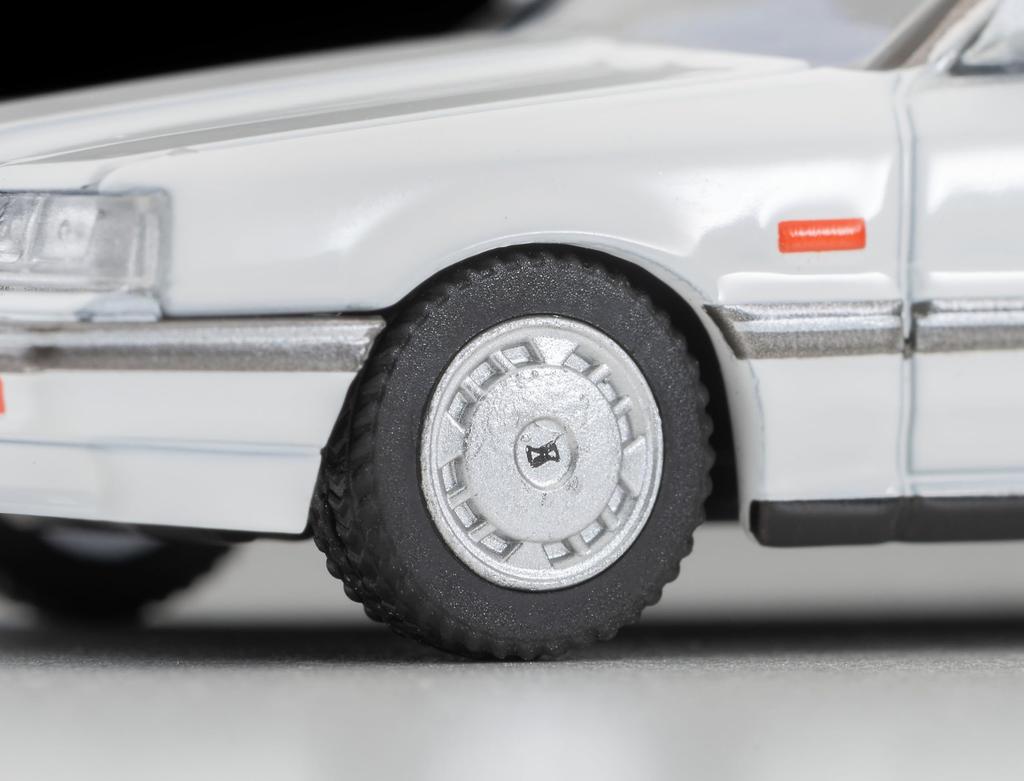 TOMYTEC Tomica Limited Vintage Neo LV-N351a Nissan Skyline 4-Door HT 1800 Passage (White) 1985 Model, Completed, 336068