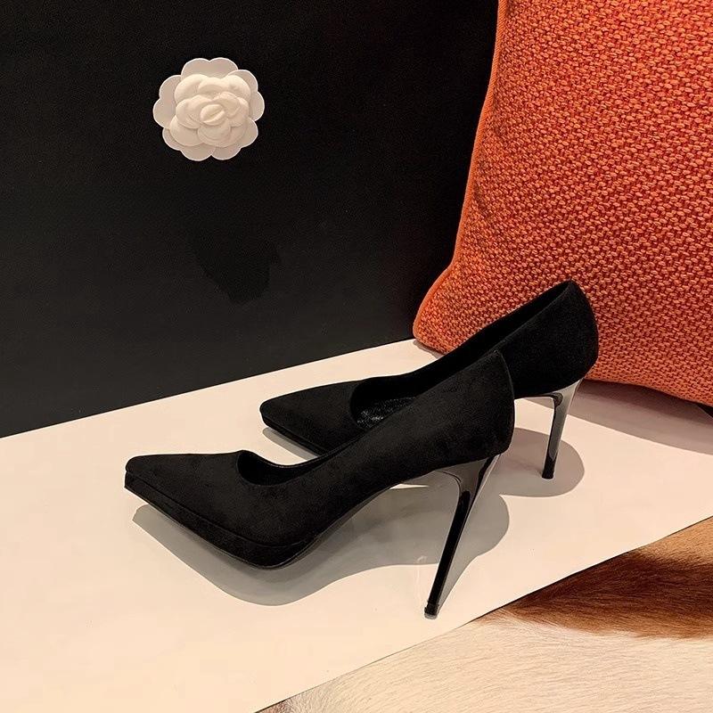 

Черные водонепроницаемые туфли-стилеты на высоком каблуке женские осенне-зимние 2025 новые остроносые замшевые темпераментные красивые и не утомляющие ноги туфли 40