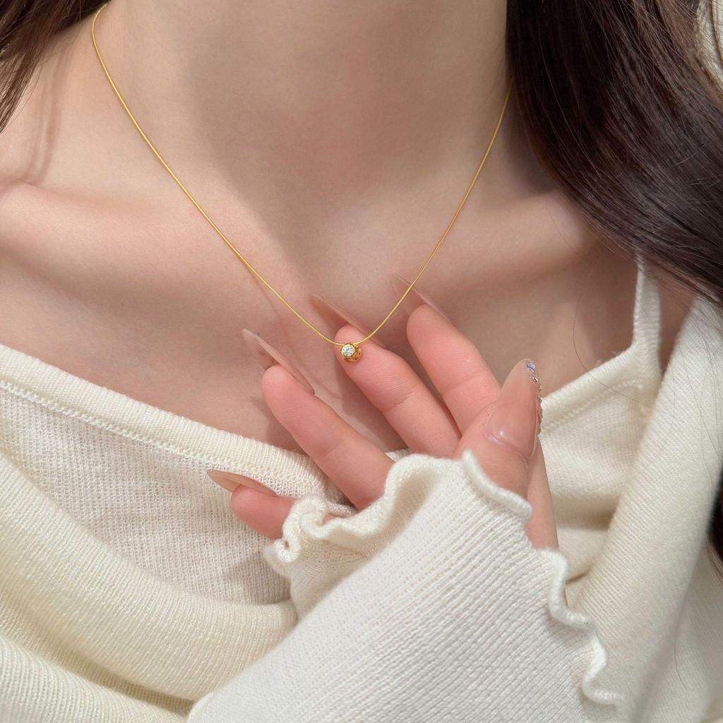 Přívěsek se zirkony ze 18K zlata a sterlingového stříbra na minimalistickém řetízku hadí kosti - Dámský elegantní bublinkový klíční kostní náhrdelník