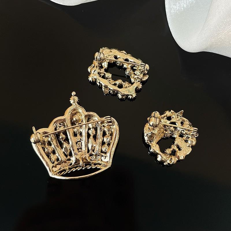Classic 3 pcs/set Crystal Crown Exquisite Brooch Badges For Women Men Fashion Shining Suit Coat Pin Accessories Set Buckles