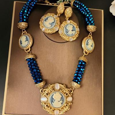 Medieval Vintage Classic Cameo Necklace Earrings Set Heavy Industry Hand-carved Opal Necklace