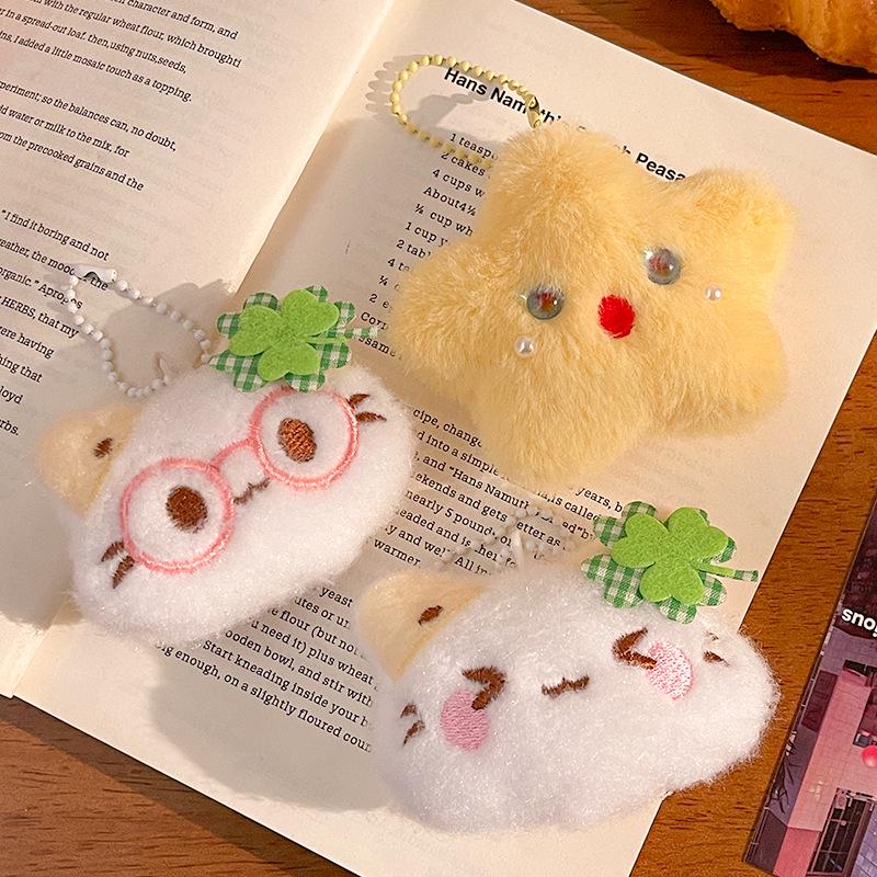 Charming Clover Cat Plush Keychain - Heart-Shaped Doll Bag Charm, Cute Gift