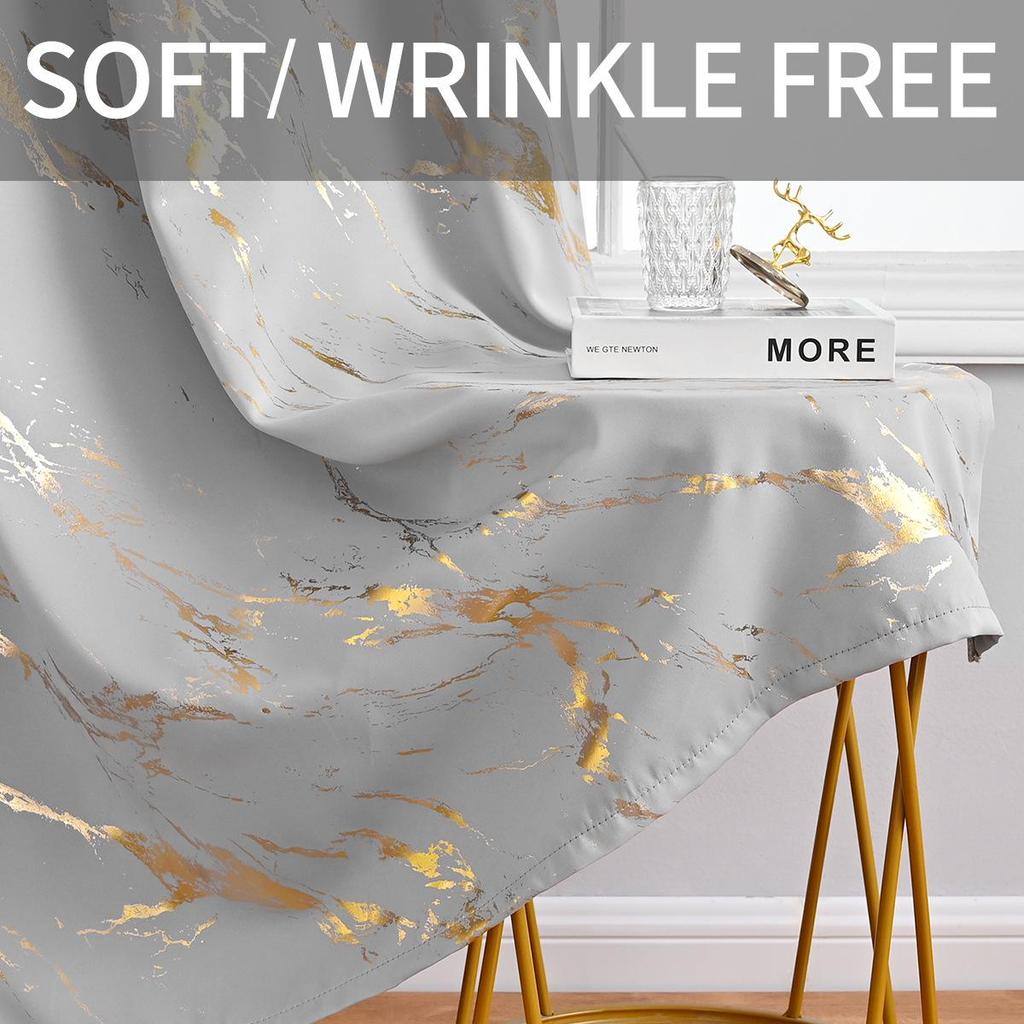 Czarno-białe zasłony zaciemniające z nadrukiem w srebrne wzory marmurowe, o wysokiej precyzji, do ochrony przed słońcem w salonie