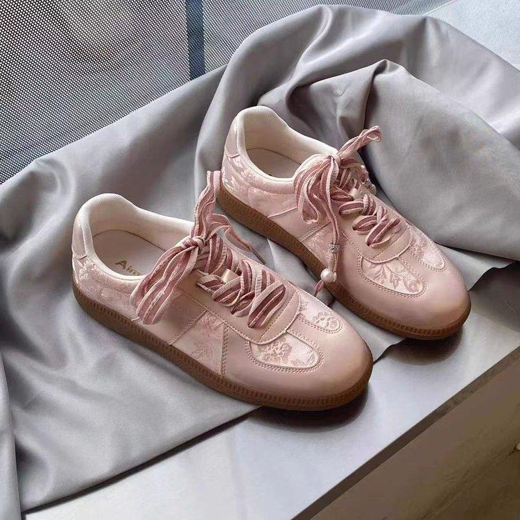 Women's Premium Designer Sneakers Light Comfortable Lace-Up Flats Casual Walking Shoes Fashion Ladies Shoes