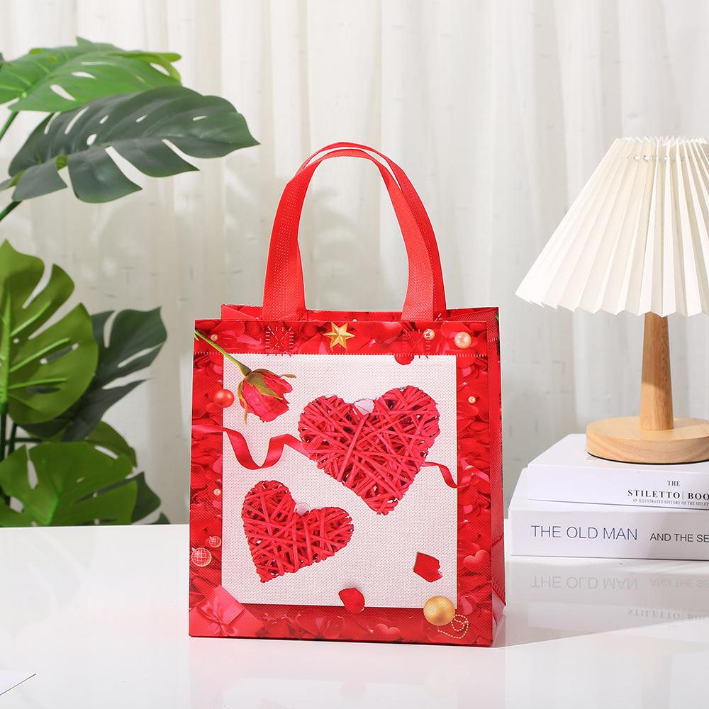 12 Pieces/set, 4 Patterns, 3 Each, Valentine's Day Gift Bag, Non-woven Fabric, Beautiful Love Gift Bag, Foldable, Portable Gift Bag