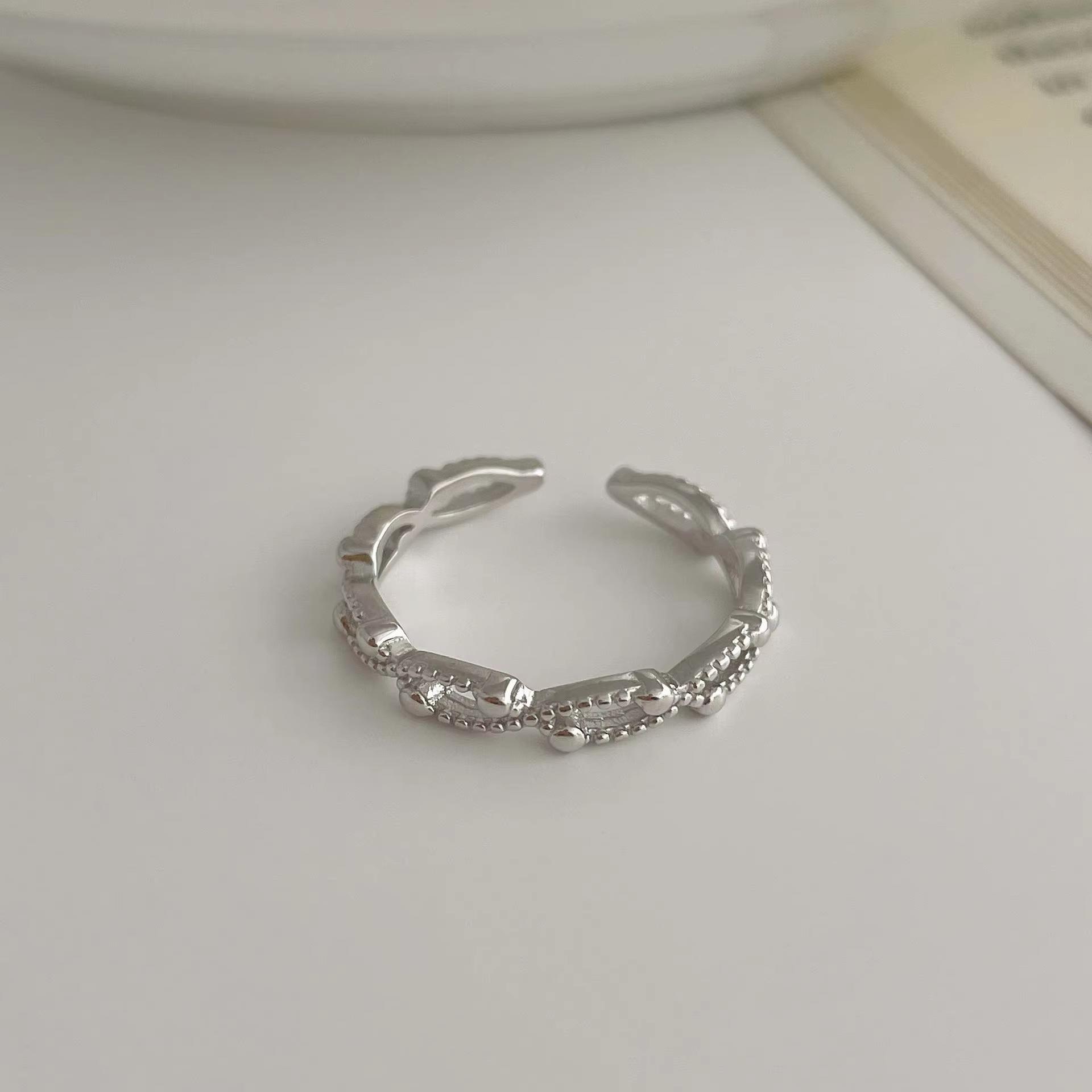 

Кольцо с маленьким овальным крестом из стерлингового серебра S925, женское, с маленькими светлыми бусинами