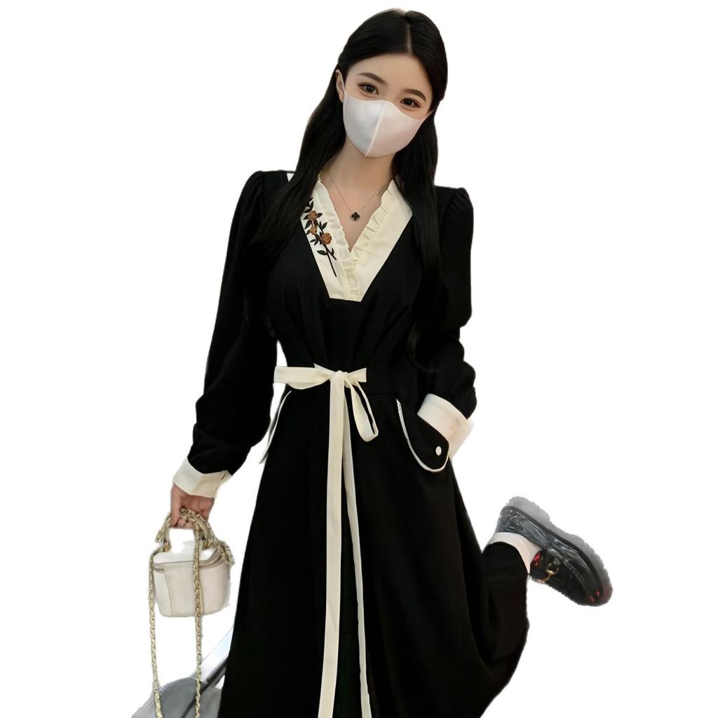 2026 Spring Chinese Style Plus Size Slimming Dress, A-line Silhouette, Puff Sleeves, Extra Long, Fair Skin Tone.