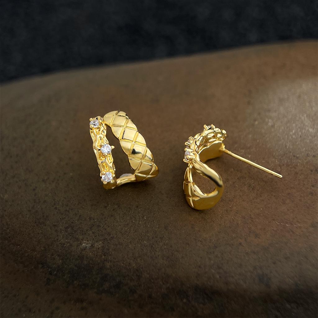 18K Gold Argyle Double C-Shaped Zircon Earrings - Luxurious and Elegant Design