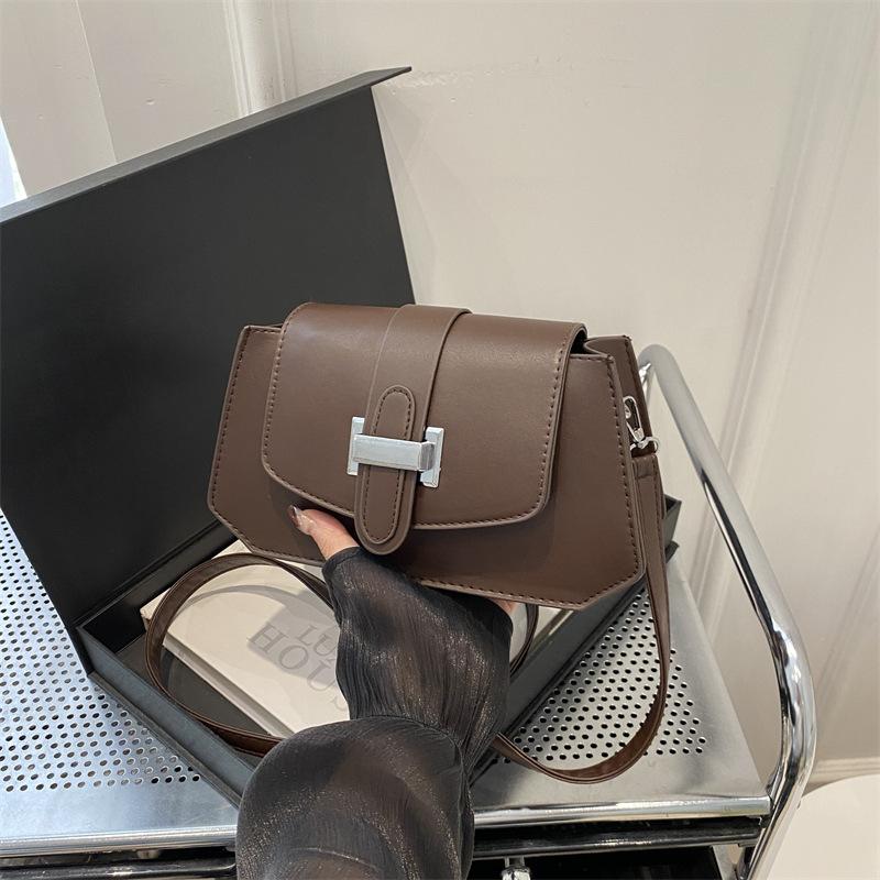 

Нишевый дизайн модная маленькая квадратная сумка женская 2025 новая трендовая корейская версия ощущение высокого класса зарубежная универсальная сумка на плечо и через плечо