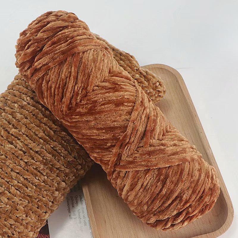 

2 шт. синельної поліефірної оксамитової пряжі великого розміру синельної пряжі м’якої зручної пряжі для в’язання гачком пряжі ручного в’язання оксамитової пряжі 2pcs