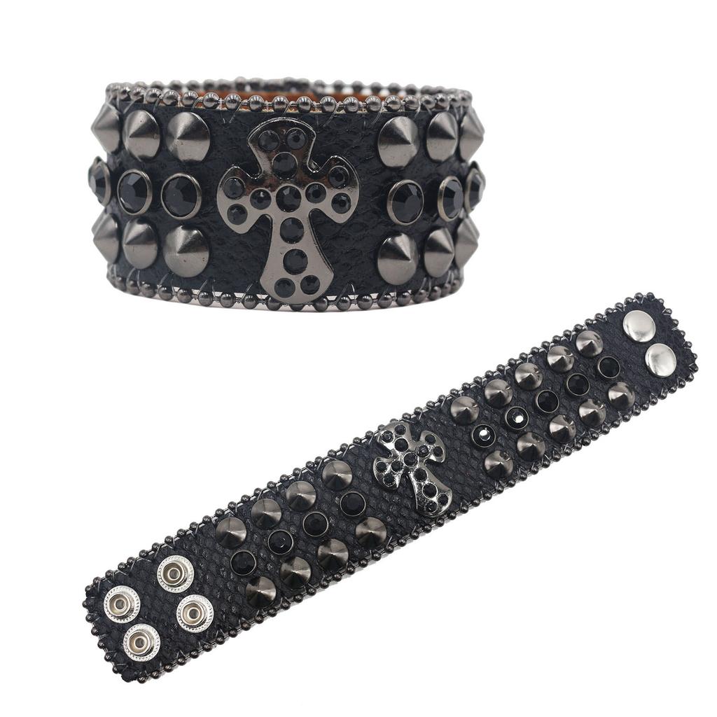 Amerikanisches Strassnietenarmband Armband Strasszubehör Punk Goth Personalisierter Schmuck