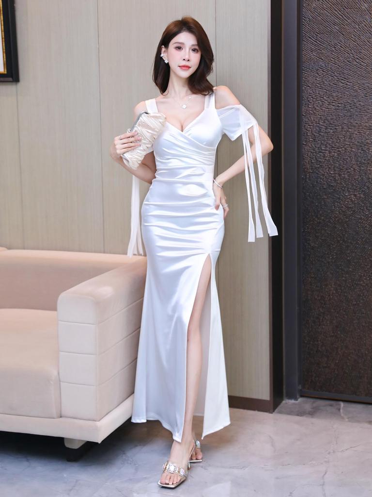 Elegant Off-the-Shoulder Evening Gown with High Slit - Nightclub Attire for Foot Bath Technicians