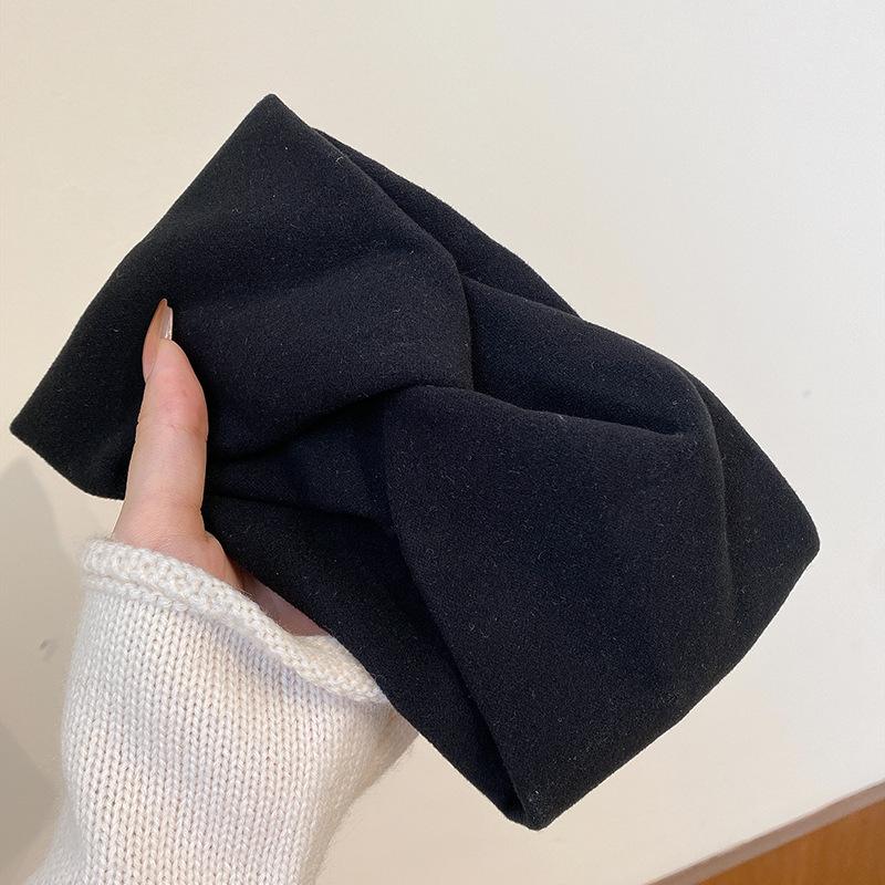 Autumn & Winter Korean Style Women's Wide Brim Hairband - Gentle, Simple Headscarf for Daily Wear