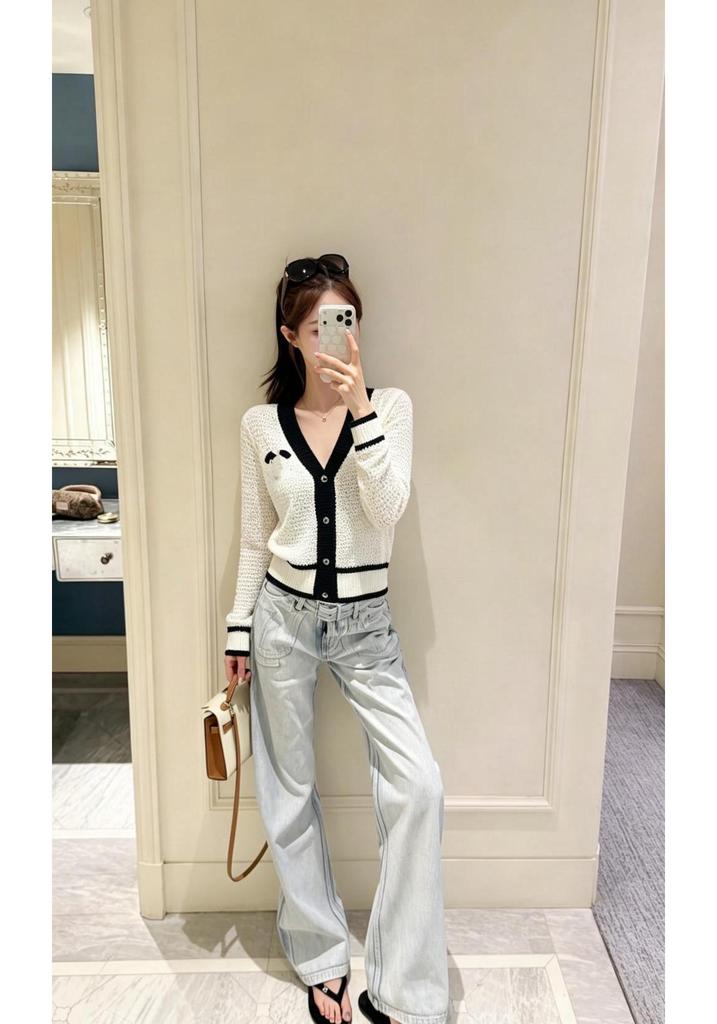 Trendy European Knit V-Neck Cardigan with Embroidered Patch and Contrasting Edges