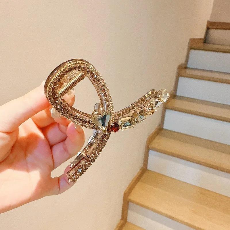 Luxurious Champagne-colored Crystal Hair Claw, Upside-Down Bun Shark Clip, Fashionable and Low-key Luxurious Hairpin