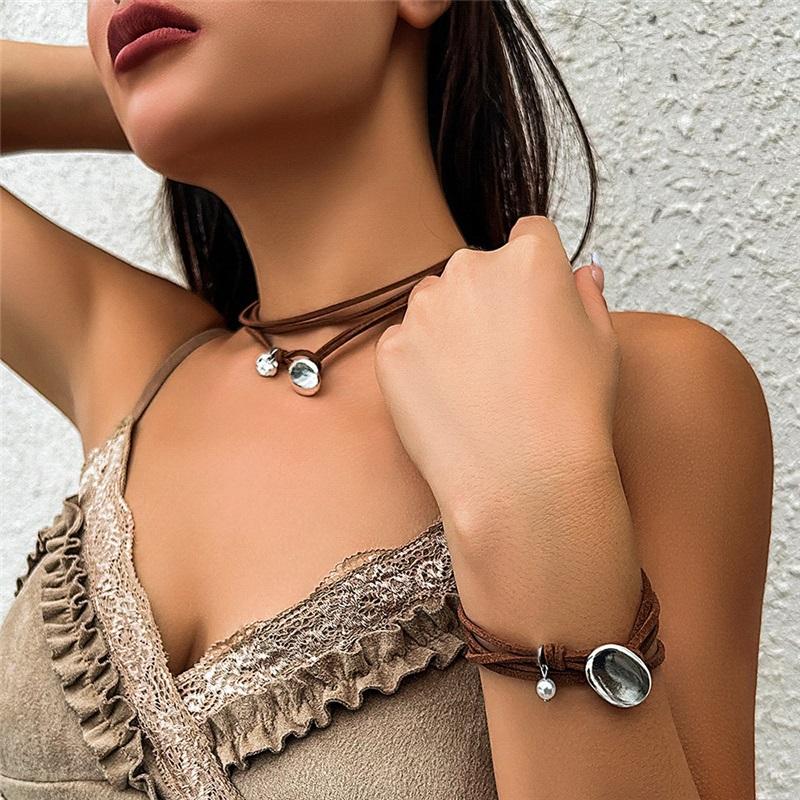 European And American Ladies Necklace Double-layer Winding Necklace Simple Clavicle Chain High-end Sense Suitable For Parties And Beach Vacations