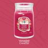 Yankee Candle Signature Große Kerze im Glas Santa auf Skiern 567g