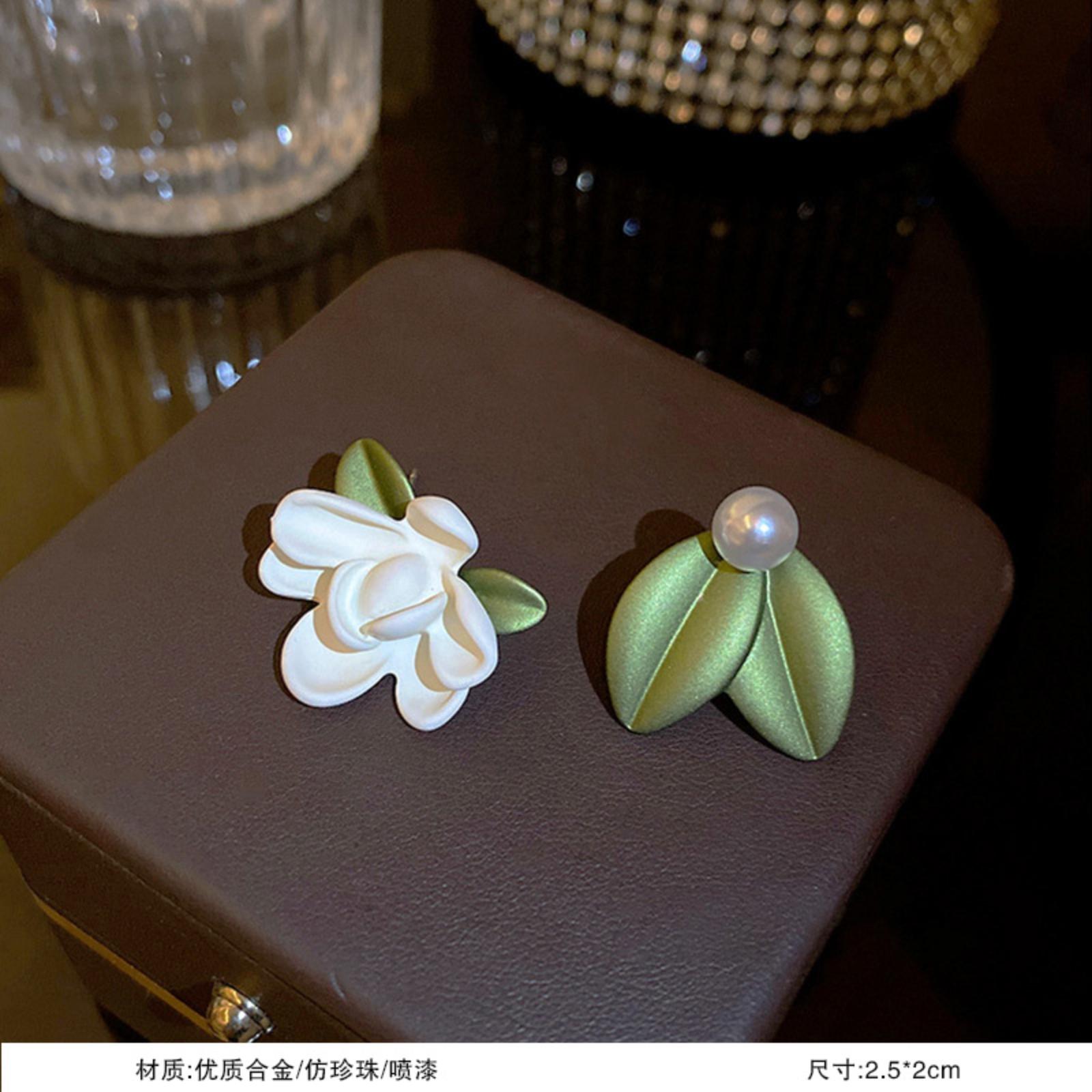 

Needle Fashionable Versatile Elegant Stud Earrings For Women Luxury,inspired Sophisticated Earrings French,inspired Delicate Ear Adornments One Size білий