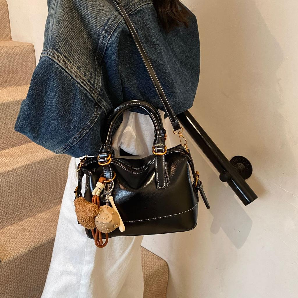 Premium Retro Small Bag Women's New Versatile Messenger Bag Fashion Portable Pillow Bag