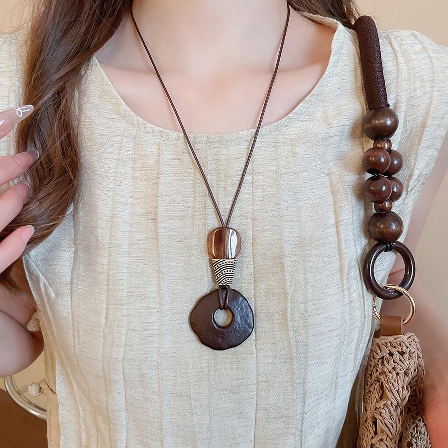 Wood chips irregular round square pendant necklace retro ethnic style collarbone chain design sense sweater chain women