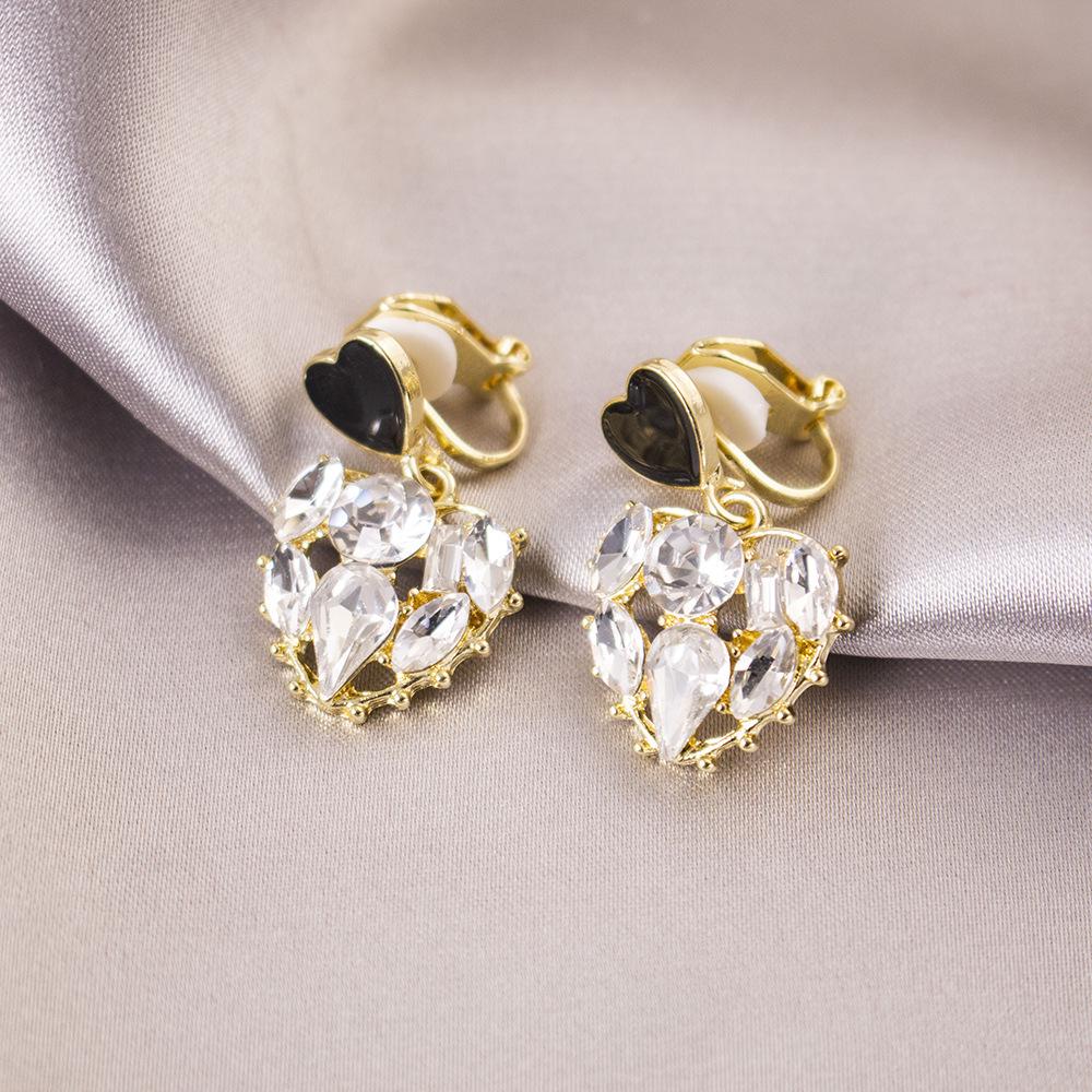 Brincos de pressão triangulares elegantes para orelhas não furadas - Versáteis e com um toque de luxo leve para o uso diário.