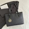 Casual accompanying bag commuter handbag women's new popular fashion portable shoulder bag large capacity tote bag