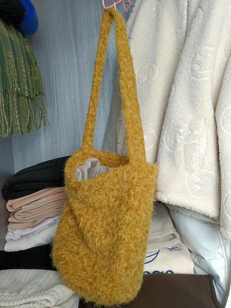 Autumn and Winter Soft Waxy Yellow Fruit Tree Bucket Bag Women's 2025 New Plush Commuter Bag Fashionable Woolen Shoulder Messenger Bag