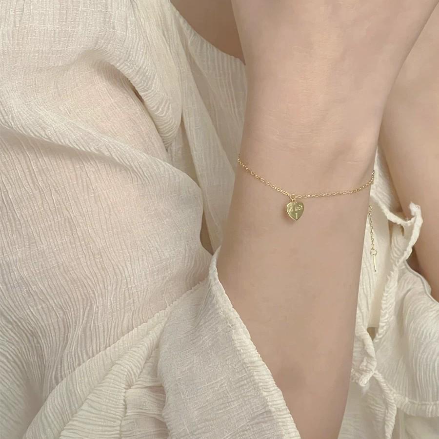18K Gold-Plated Heart Tag Bracelet: S925 Silver, High-End, Versatile, Light Luxury Design for Women.