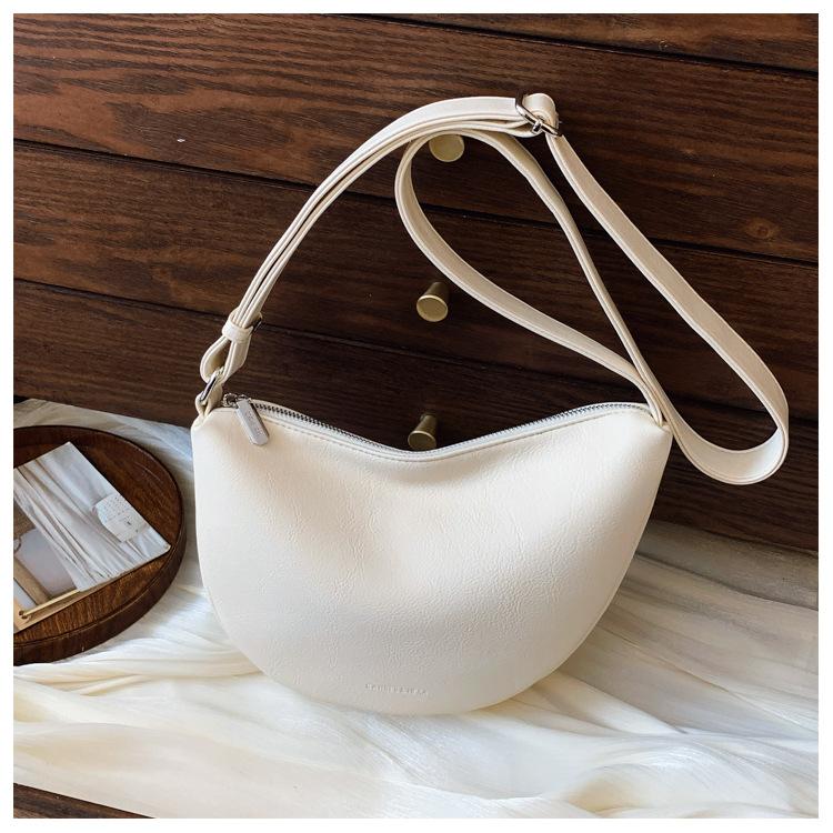 

Bag Women s messenger bag 2025 spring new large-capacity niche design retro commuter shoulder dumpling bag