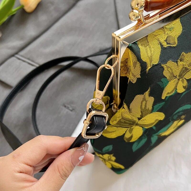Vintage Designer Women Chain Shoulder Bags Clutch Crossbody Bags Wedding Lock Shell Clip Designer Purple Yellow Flower Handbags