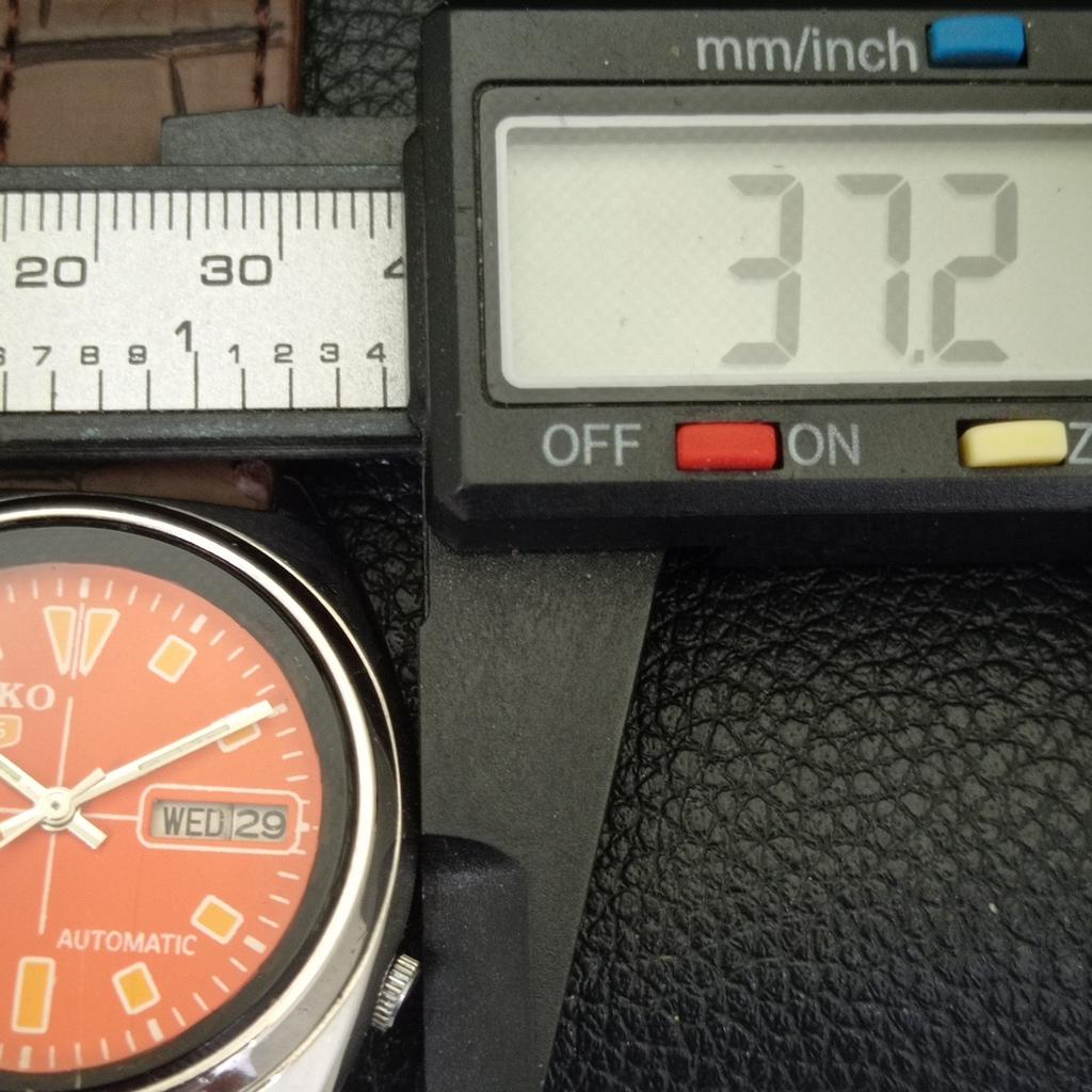 VINTAGE SEIKO 5 AUTOMATIC 7009A JAPAN MENS ORANGE COLOR DIAL WATCH A702096-5 R208-a702096