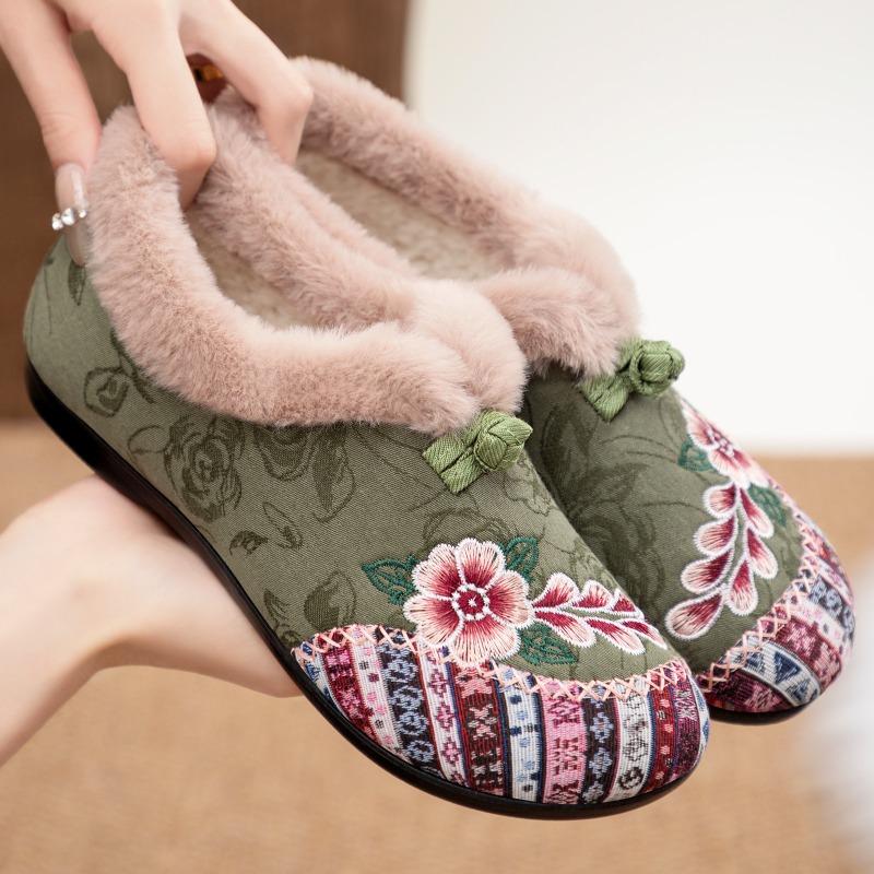 Winter Women's Shoes, Plus-size Embroidered Shoes, Fleece-lined Thickened Cotton Shoes for Middle-aged and Elderly, Slip-on Elderly Shoes.